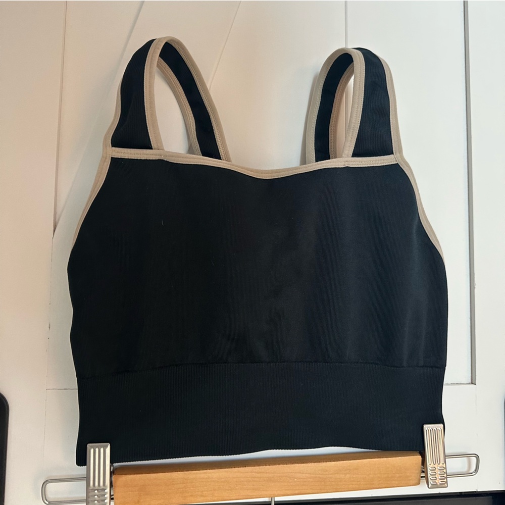 Oiselle Black and Tan Seamless Sports Bra - Medium. Never worn.